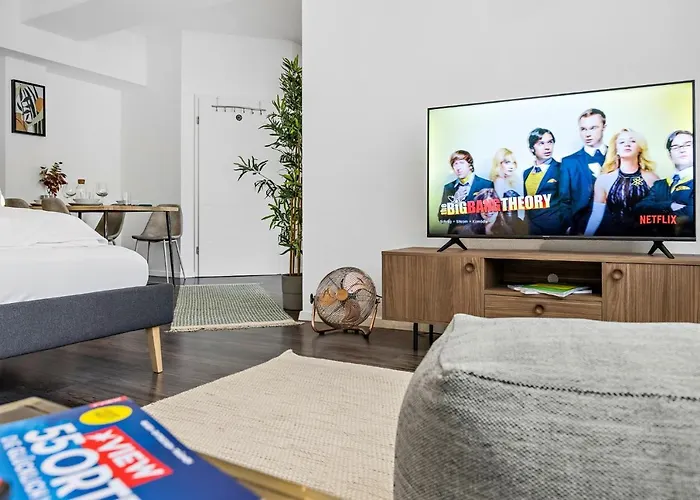 Luxomes - Spacious Studio For 4 - Kitchen - Parking